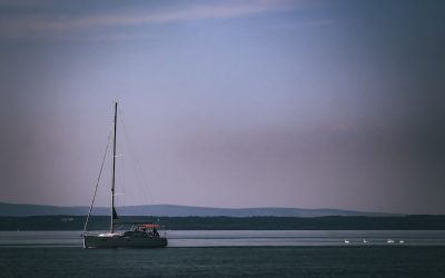 Le Guide Ultime pour Voyager Seul(e) : Aventures et Sérénité en 2025