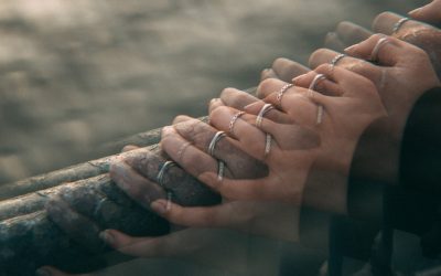 Maîtriser l’Art des Relations Humaines : Votre Guide Complet pour des Compétences Sociales Améliorées en 2025