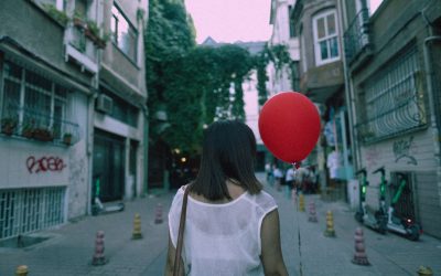 Cultiver le Bonheur en Solitaire : Une Approche Psychologique